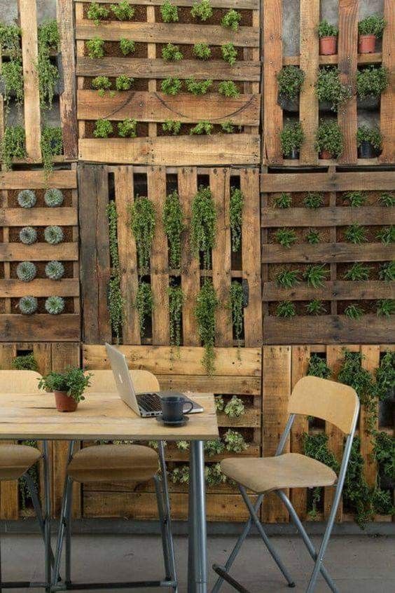 cercas feitas com paletes de madeira para o seu jardim 11