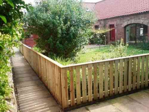 cercas feitas com paletes de madeira para o seu jardim 3