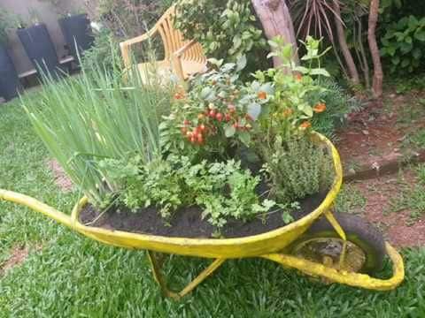 decoracao de jardim com carrinhos de pedreiro 9
