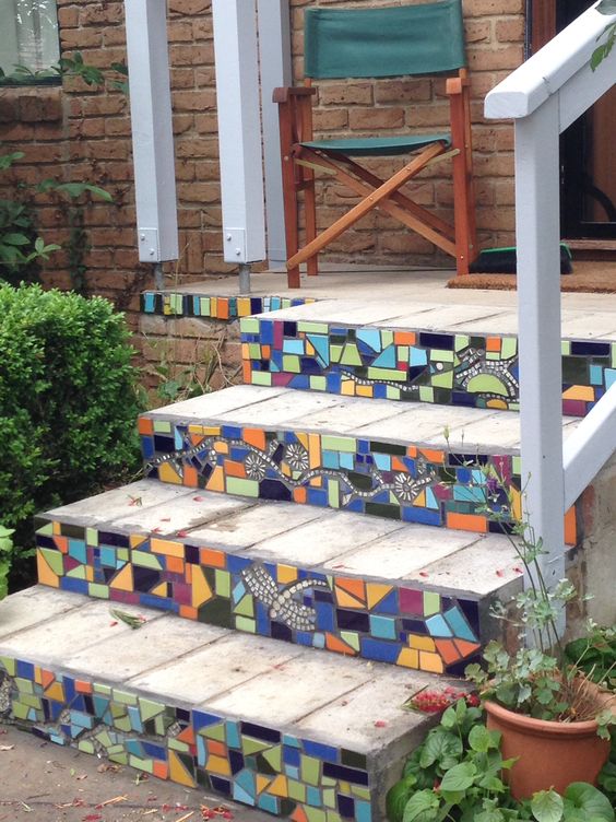 escadas decoradas com mosaicos 4