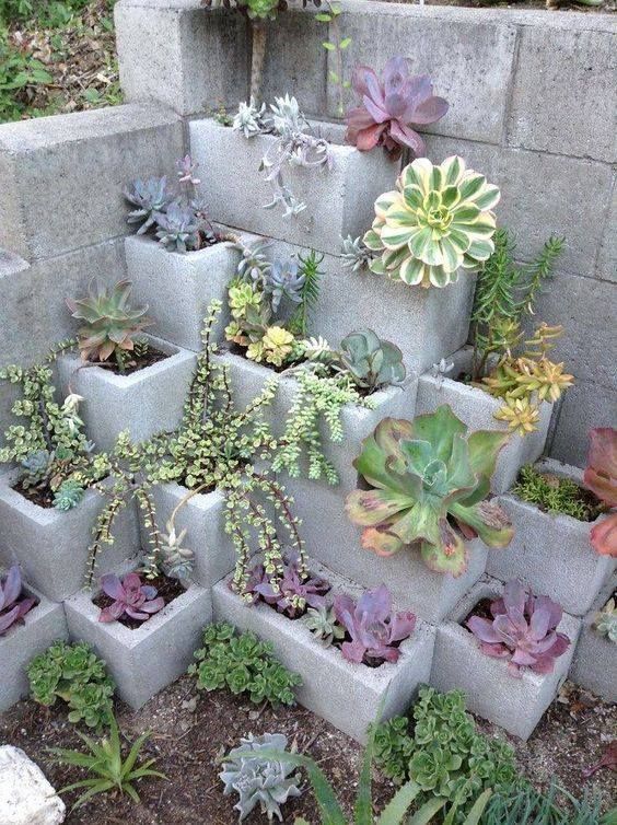 ideias diferentes decorar jardim concreto blocos