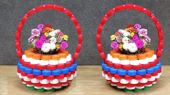 vasos de flores feitos com tampinhas de garrafas pet 7