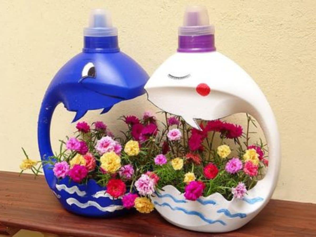 vasos de plantas feitos com garrafas de amaciador 10